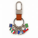 Bag Charm Mundo Afora | chaveiro colecionável com 10 bandeiras - Marrom