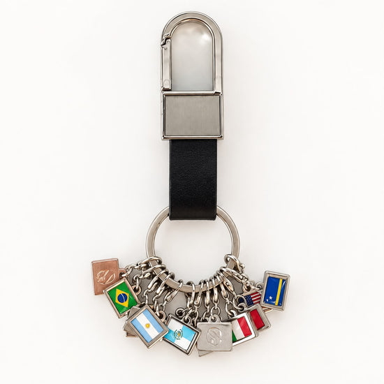 Bag Charm Mundo Afora | chaveiro colecionável com 15 bandeiras - Preto